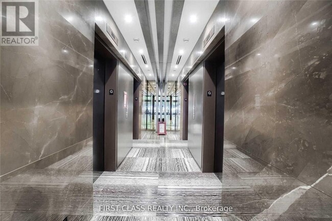 Building Photo - 101 Charles St E