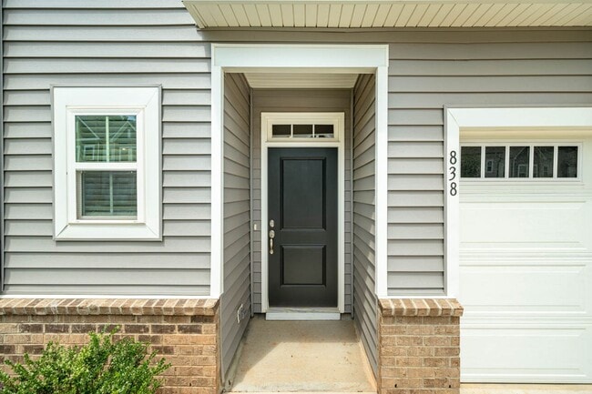 Building Photo - 838 Oak Center Dr