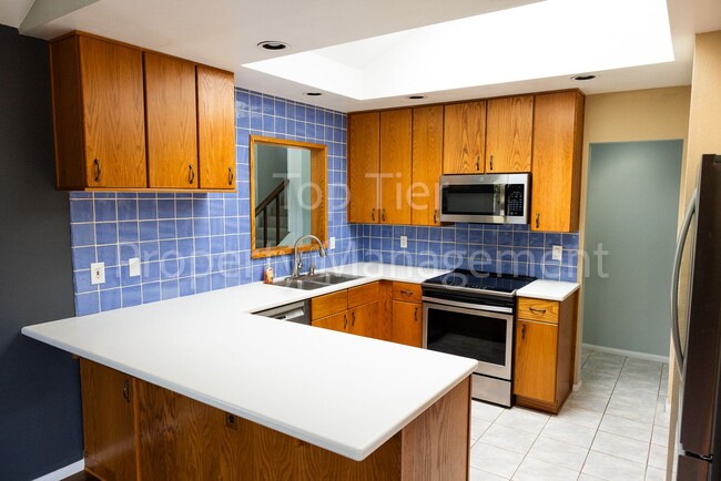 Building Photo - Stunning 4-Bedroom 4 bed / 3 bath / 2,344 ...