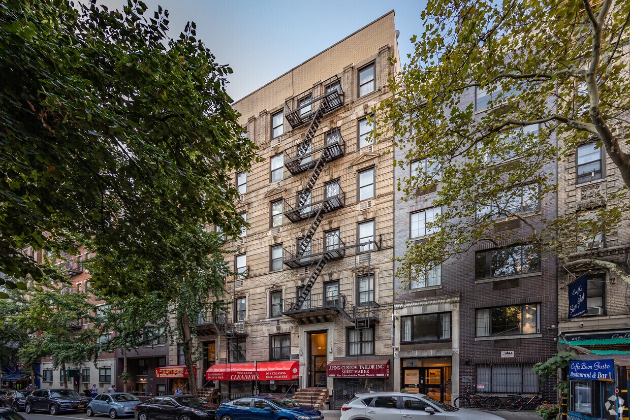 Foto principal - 242 E 77th St