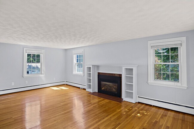 Building Photo - 1160 Main St