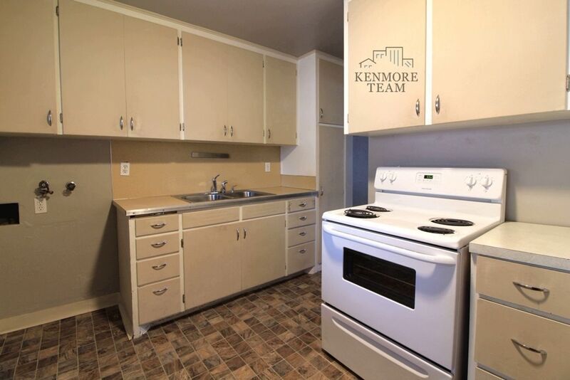 Primary Photo - 6 N Palouse St