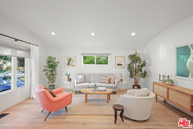 Foto del edificio - 1275 S Sycamore Ave