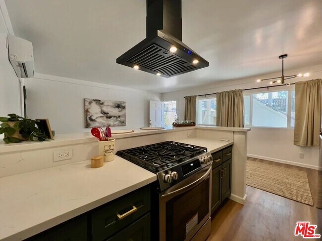 Foto del edificio - 5819 Carlton Way