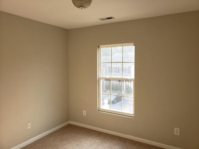 Foto del edificio - Townhome for rent near RDU