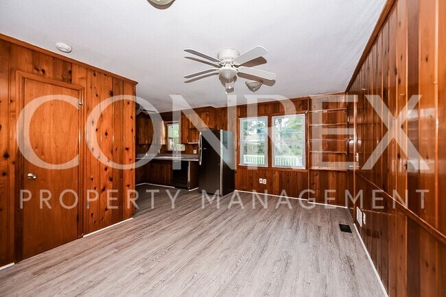 Foto del edificio - Modern 4 Bedroom, 2 Bathroom