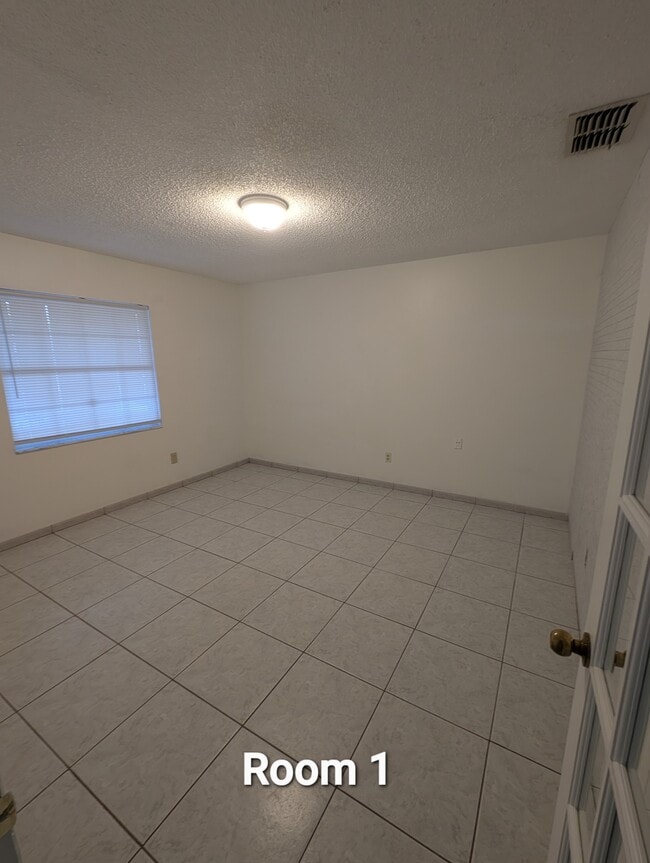 Building Photo - 508 Cavalier Ave