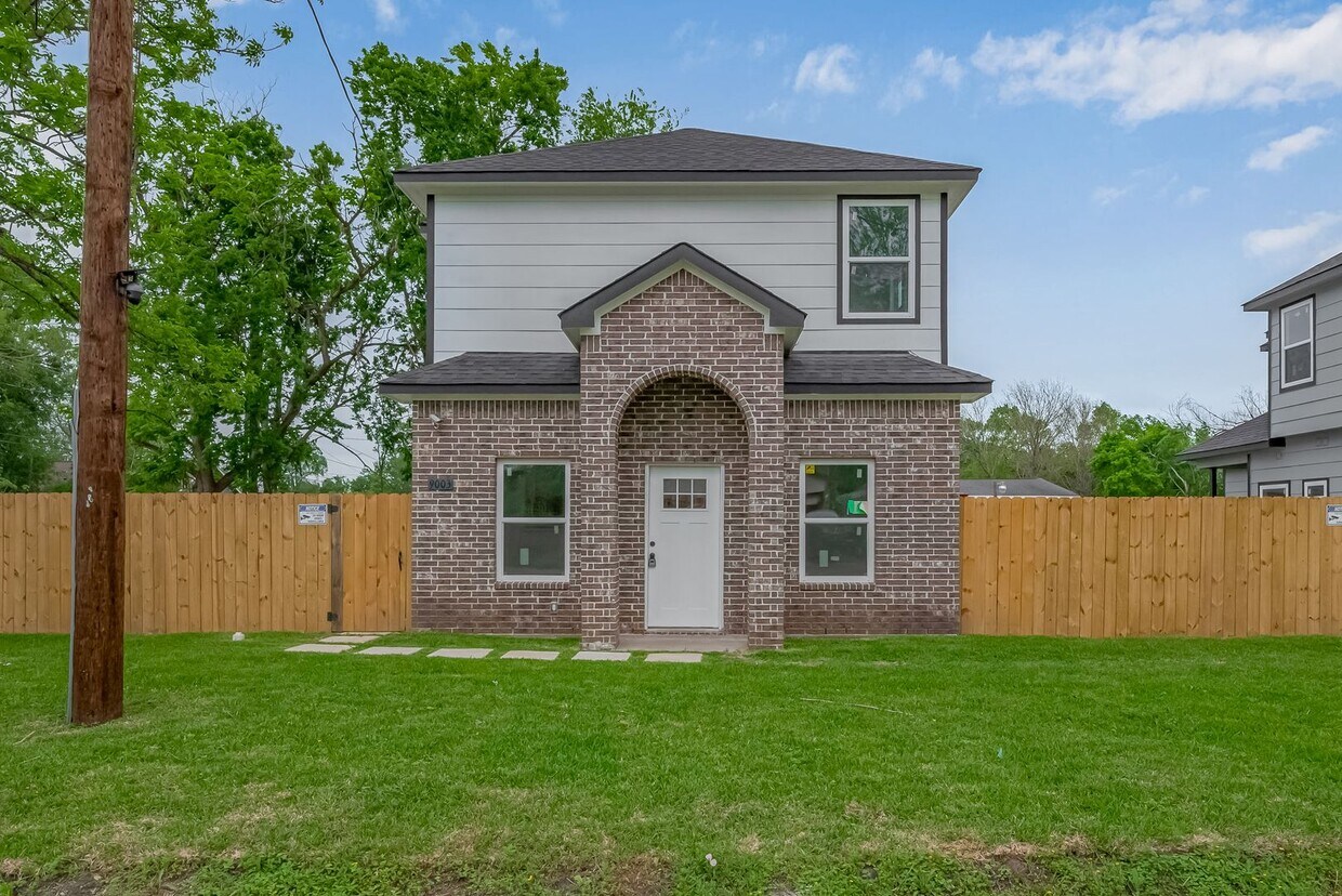 Foto principal - AFFORDABLE 4BD/2.5BA SINGLE HOUSE!