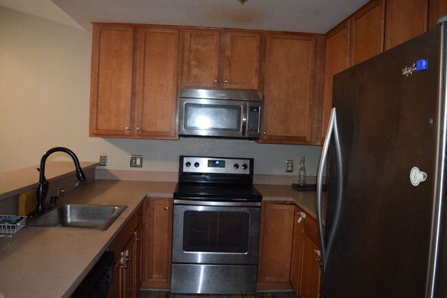 Foto del edificio - DOWNTOWN WIXOM 2 BED/2 BATH CONDO FOR LEASE!