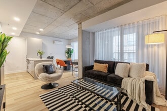 Building Photo - 450 Rue Saint-François-Xavier-SI ID1602260P