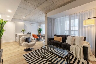 Building Photo - 450 Rue Saint-François-Xavier-SI ID1602260P