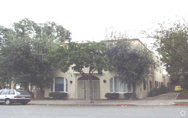 Building Photo - 904 N Park Cor