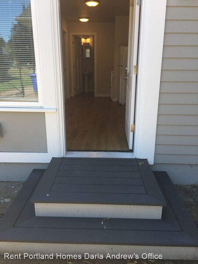 Building Photo - 1 br, 1 bath House - 7024 NE Oregon Street #B