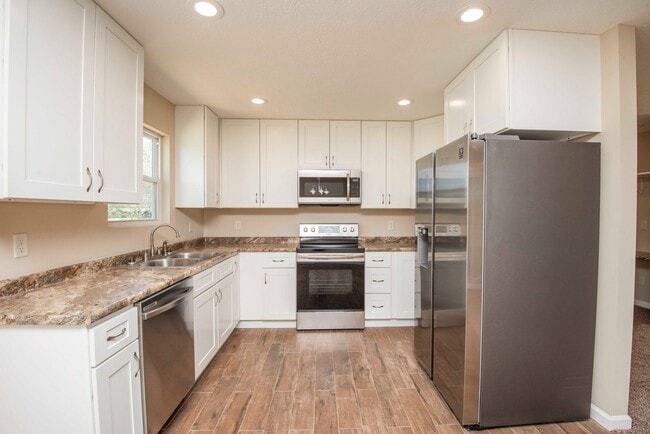 Building Photo - 7206 Della Dr