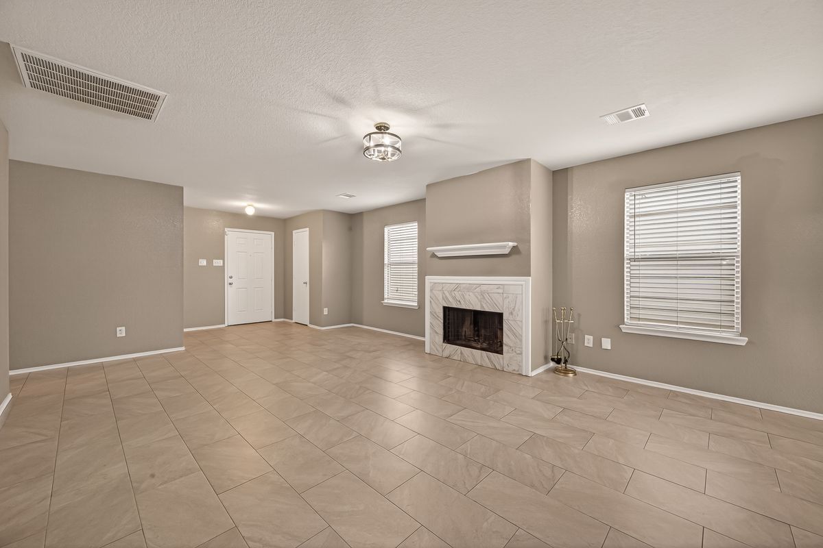 Foto del edificio - 2918 Latch Ln