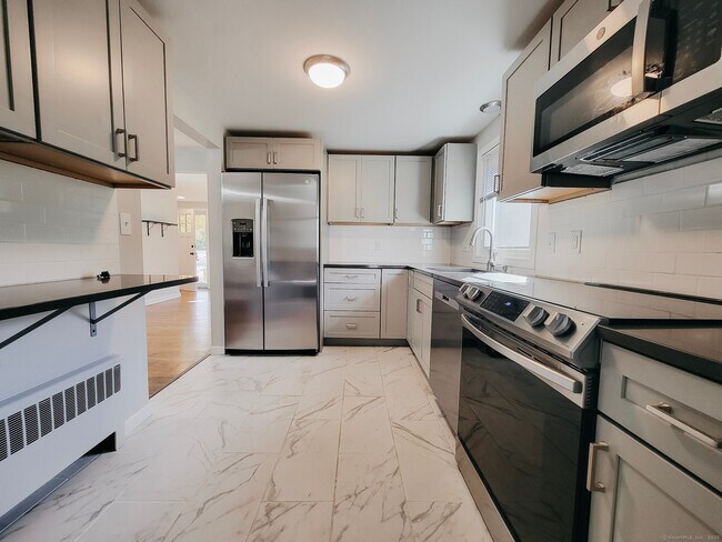 Foto del edificio - 90 Cedar Ln