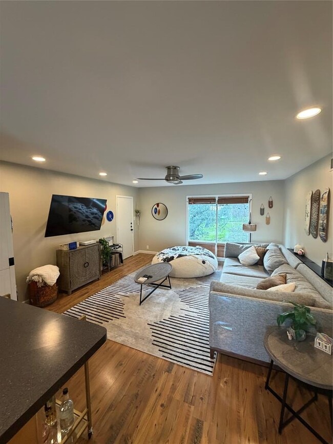 Building Photo - 5332 Balcones Dr