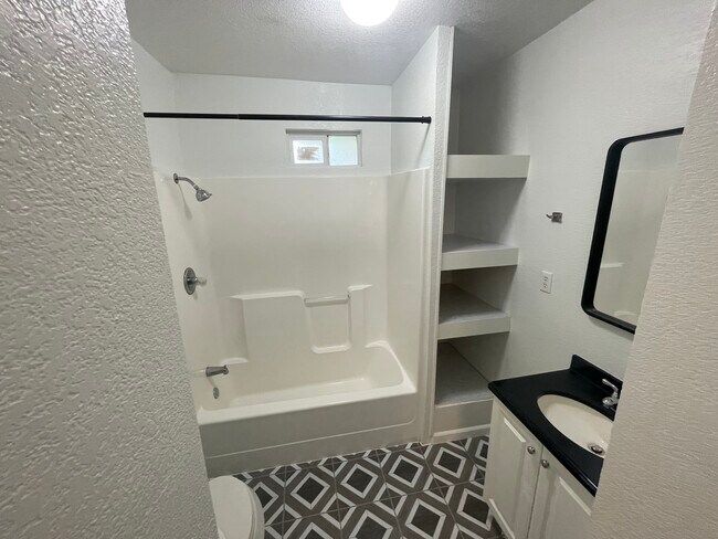 Foto del edificio - 1231 N Boston Pl