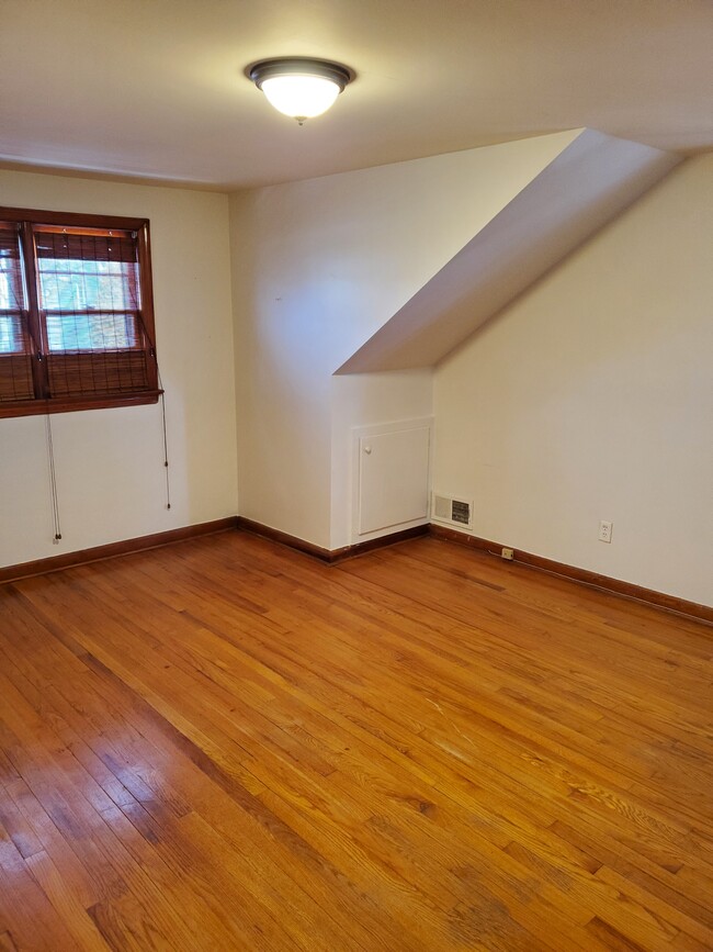 Main bdrm 18x12 - 71 2nd Ave