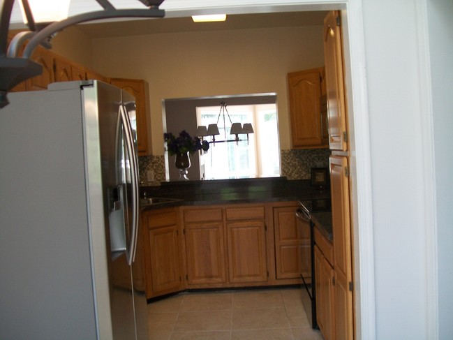 Building Photo - 318 Water Pointe Ln