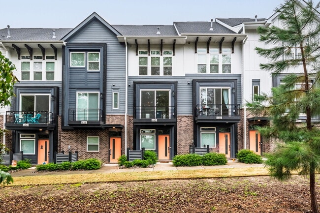 Building Photo - 642 W End Dr