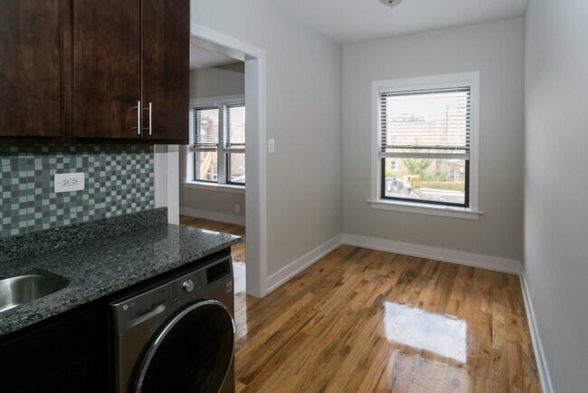 Foto del edificio - 2249 W Wilson Ave