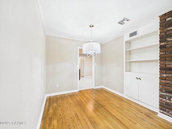 Building Photo - 216 Brentwood Blvd