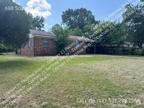 Building Photo - 600 Sorrells Dr