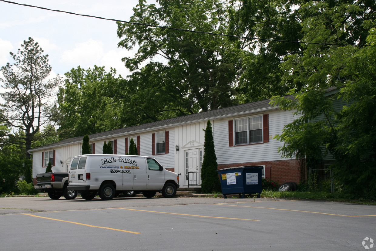 Foto principal - 608 E Main St