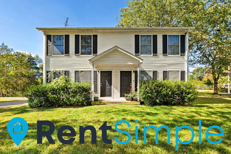 Foto principal - 300 N Rappahannock St