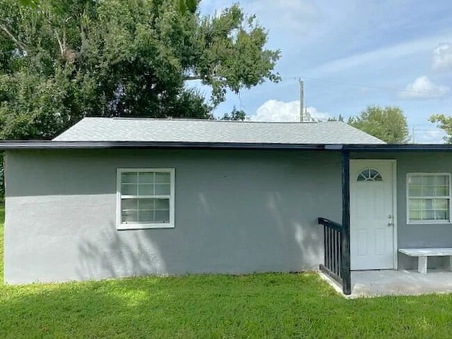 Building Photo - COMING SOON!!! Charming 3 Bedroom 1 Bathroom Home in Punta Gorda!