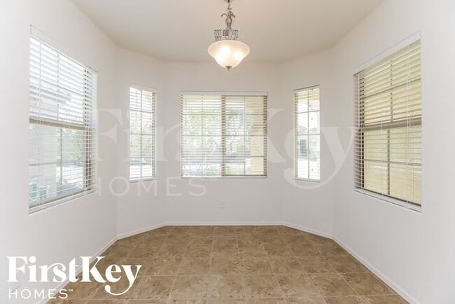 Foto del edificio - 816 E Blossom Rd