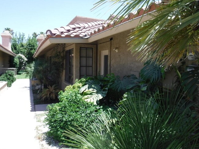 Building Photo - 41460 Woodhaven Dr E
