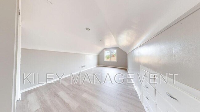 Foto del edificio - 16501 Fairmount Dr