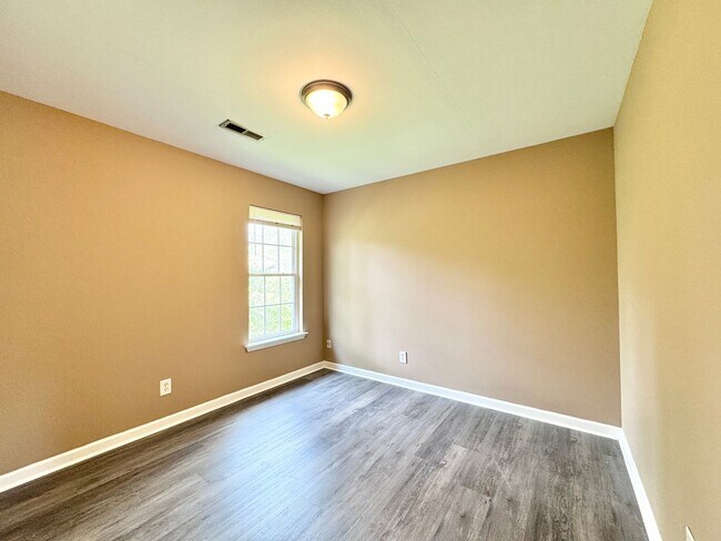 Foto del edificio - 4 Bedroom Off Franklin Blvd