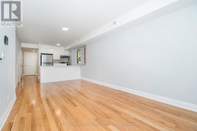 Building Photo - 519 Gladstone Ave