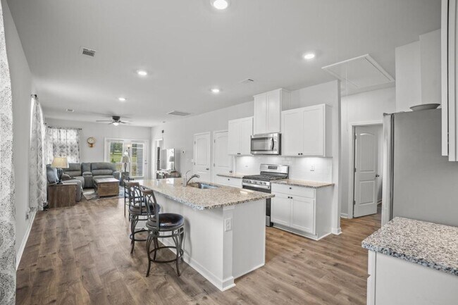 Building Photo - 2448 Quinn Dr