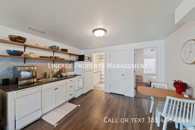 Building Photo - 126 W 570 N