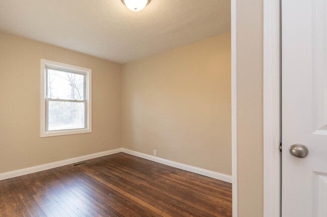 Foto del edificio - 2404 E 8th St