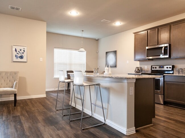 Building Photo - 1479 Lakebrook Dr