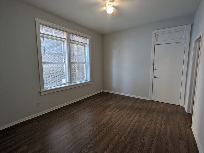 Foto del edificio - 1423 N Maplewood Ave