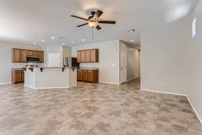Building Photo - 7581 S Royal Crown Ct