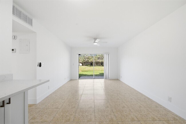 Building Photo - 3228 Coral Ridge Dr