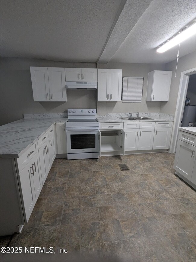 Foto del edificio - 1217 W 29th St