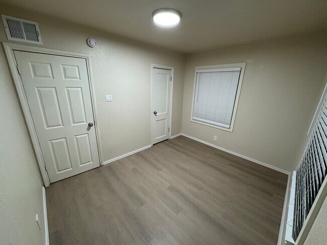Foto del edificio - 103 W Kelso St