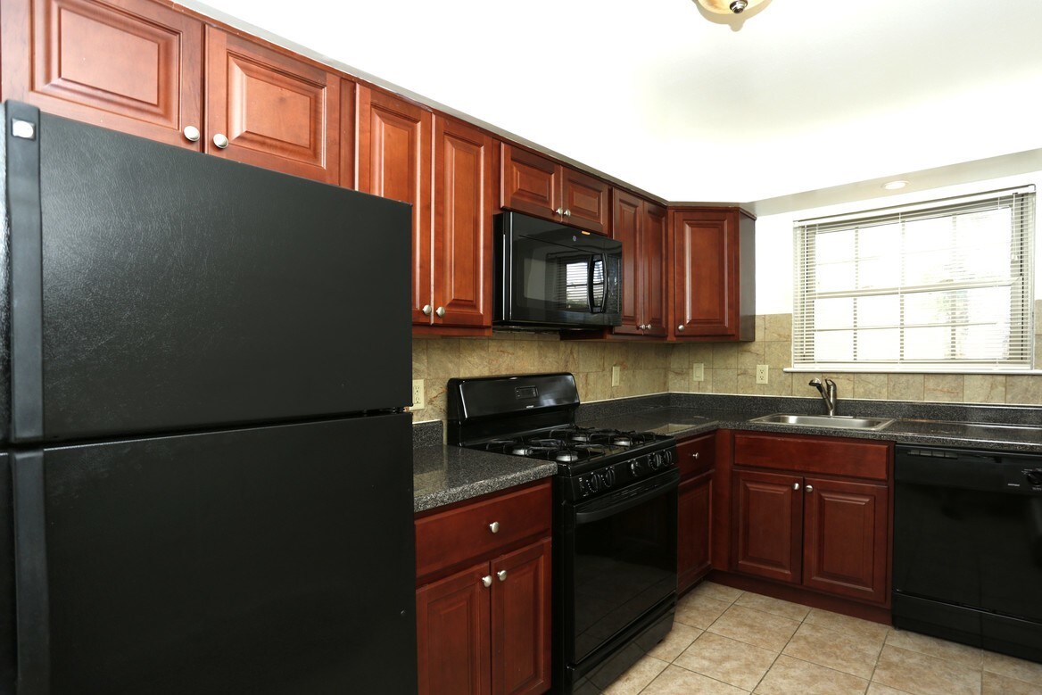 Chelsea Village Apartments in Matawan, NJ