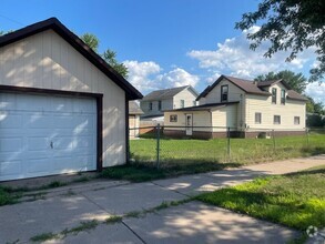 Building Photo - 305 S Rural St