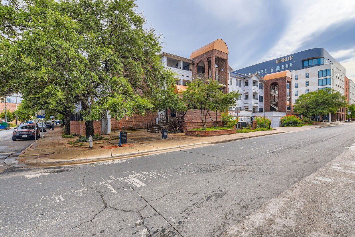 Foto principal - "Charming 1-Bedroom Haven in Austin's Hear...