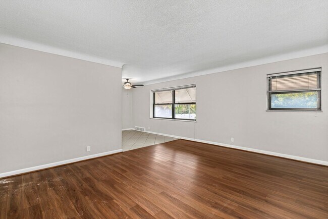 Foto del edificio - Spacious 3 Bedroom in Webster Groves