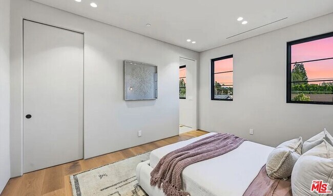 Foto del edificio - 4900 Valjean Ave